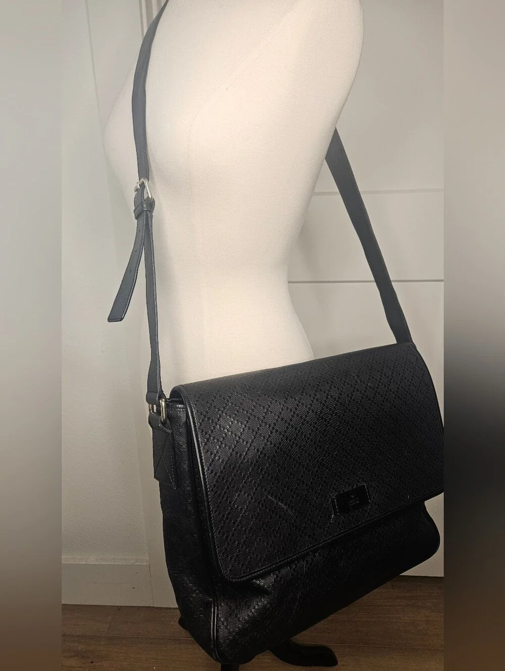 Authentic Gucci Black Diamante Messenger Crossbody Laptop Computer Bag